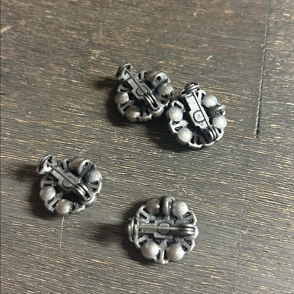 White Rhinestone Daisy Vintage Tiny Round Silver Tone brooch/pendants (4) - Picture 2 of 3